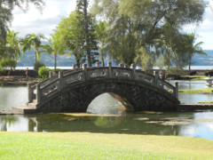 Hilo-Lilioukalani-Garden-stone-bridge_thumb.JPG