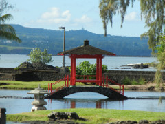 Hilo-Lilioukalani-Garden-wooden-bridge_thumb.JPG