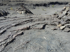 Volcano-Park-Kilauea-Iki-crater-layers_thumb.JPG